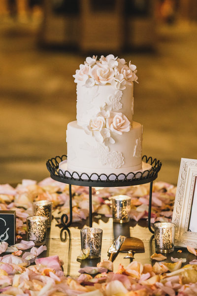 Wedding Cake for Micro Wedding Photographers