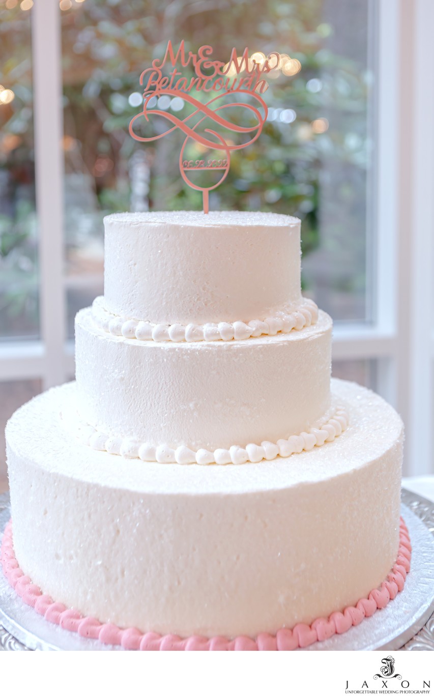 Three Tiered round wedding cake at Ashton Gardens