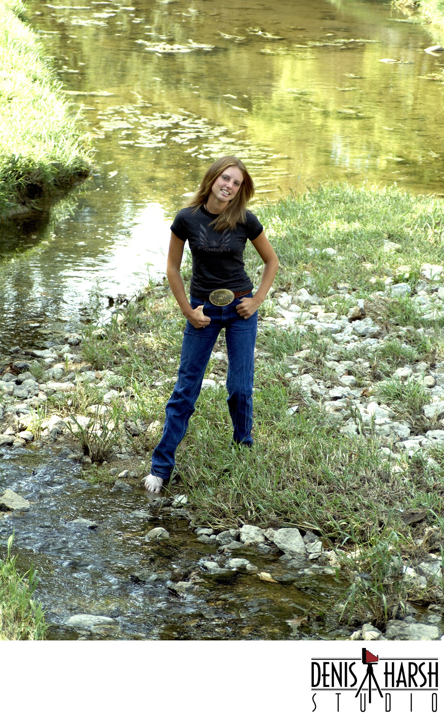 Hot Country Girl Barefoot in jeans and big belt buckle