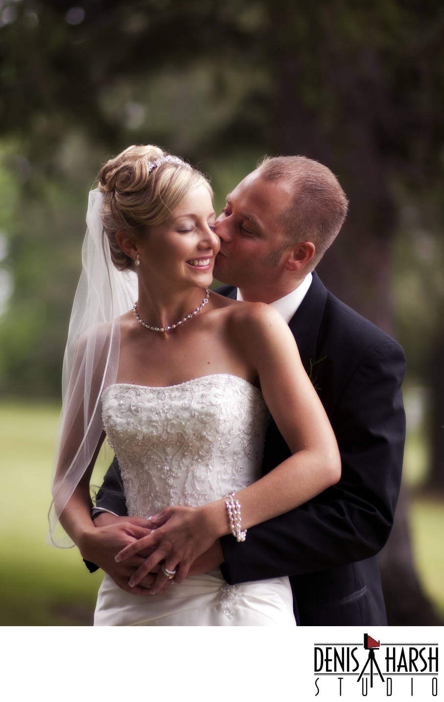 Galesburg Wedding Photographers a Tender Kiss & Embrace