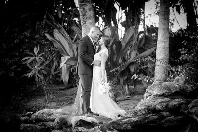 Wedding photographers who specialize in black and white