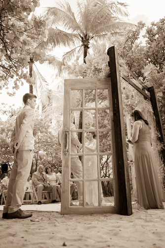 Wedding ceremonies with wood doors