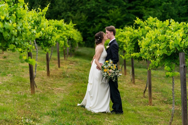 Vineyard Kiss – Ramble Creek Wedding