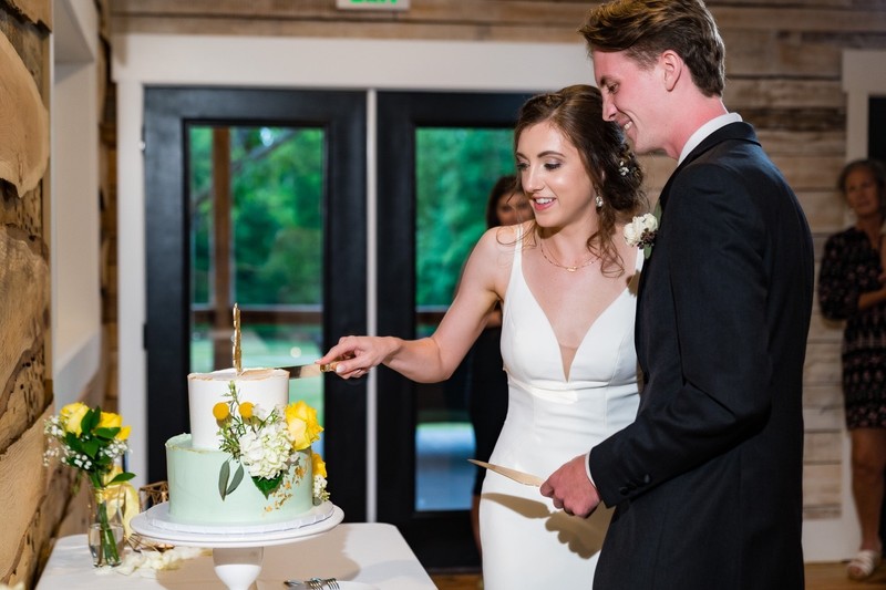Cake Cutting Celebration – Ramble Creek Wedding