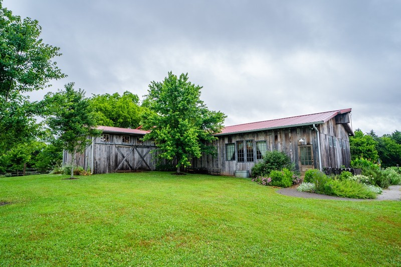 Rustic Barn at Highpoint Farms Wedding