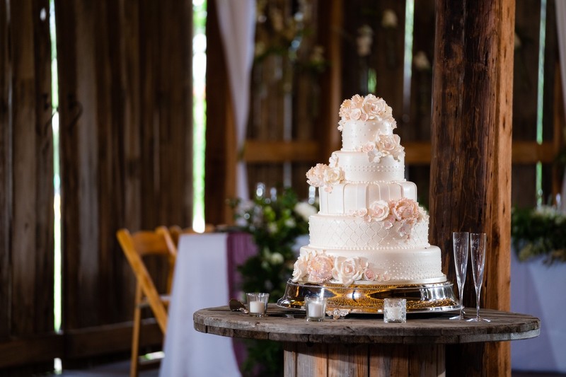 Wedding Cake at Barn at Highpoint Farms Wedding