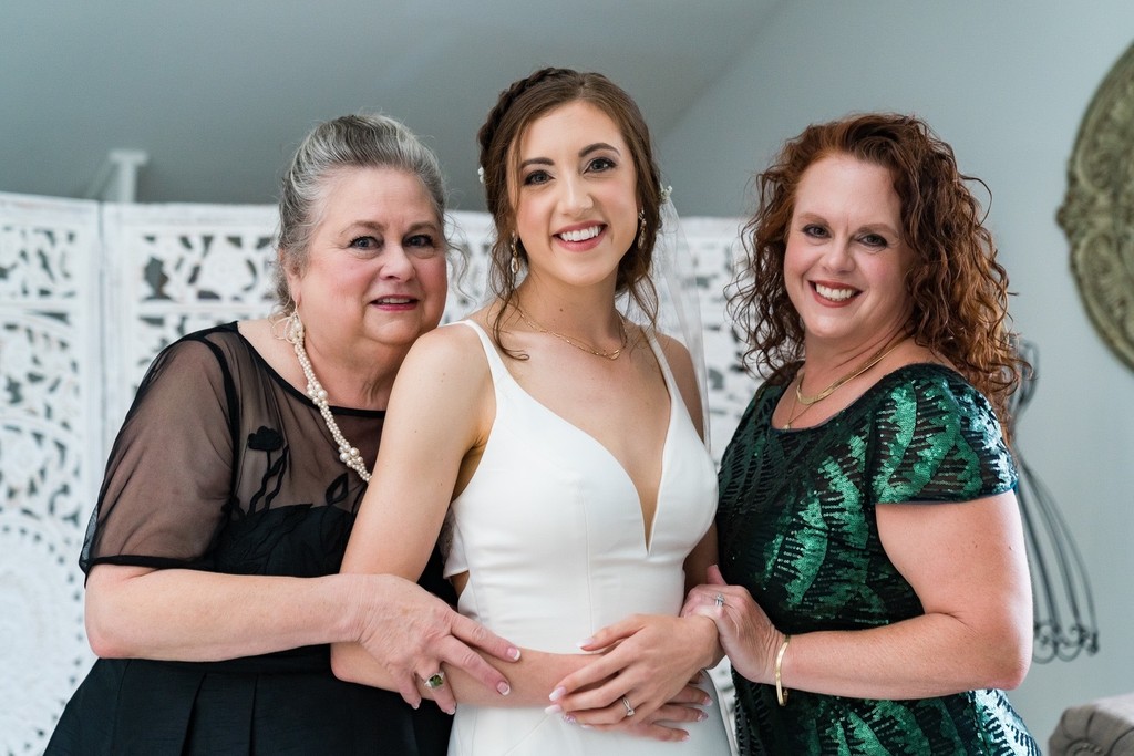 Bride with family at Ramble Creek
