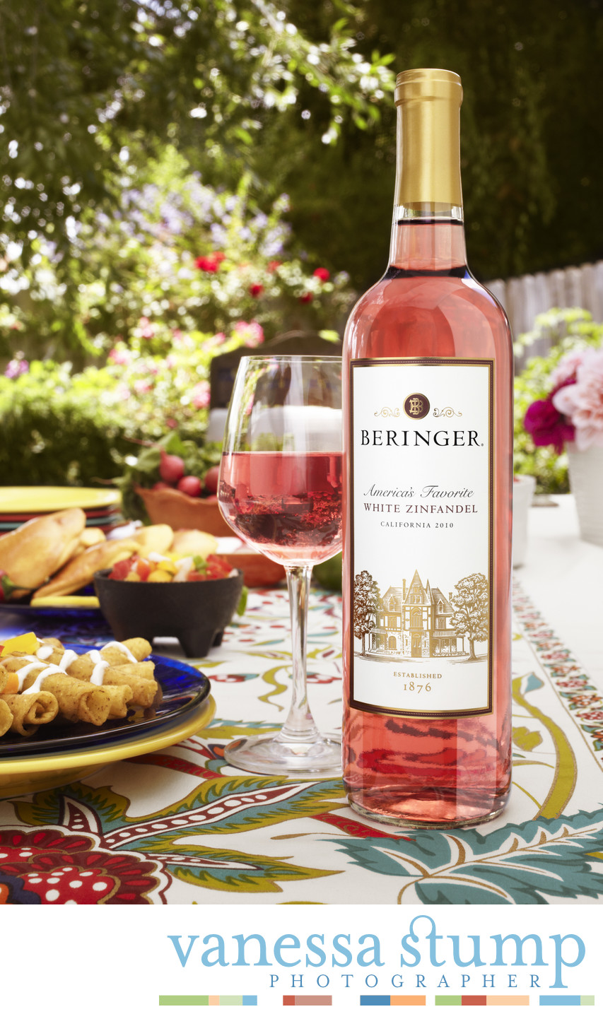 Environmental product photography for Beringer White Zinfandel in a back garden.