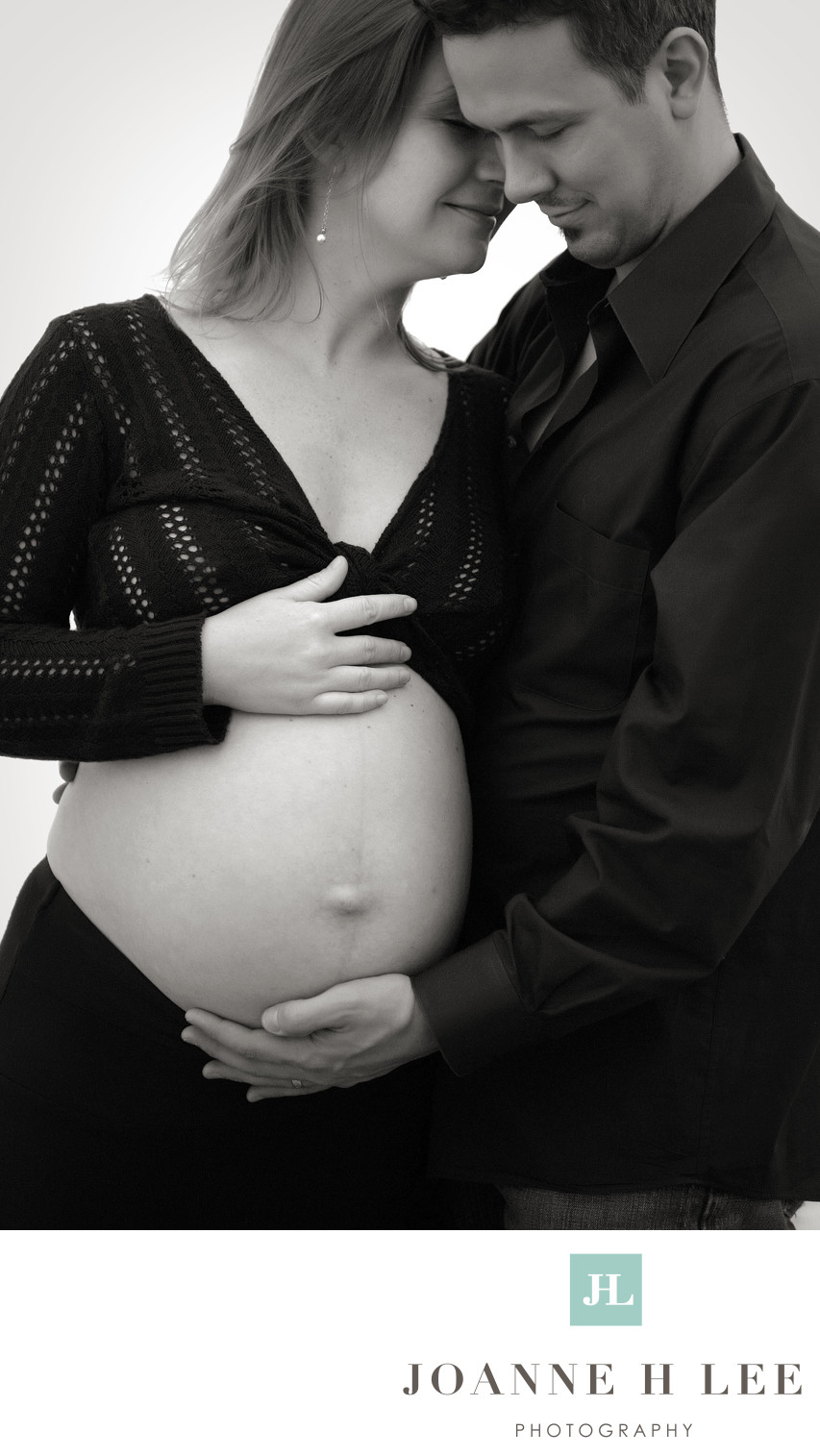classy black and white San Jose pregnancy photo