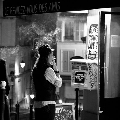 smoker in Montmarte France