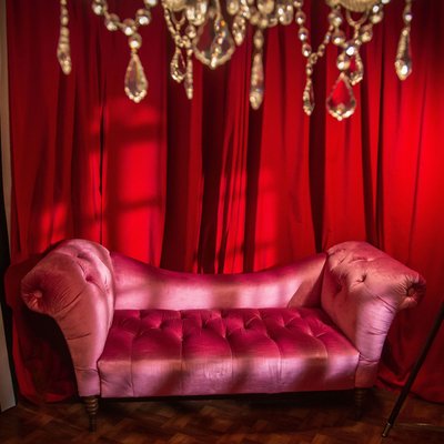 pink chaise boudoir photography