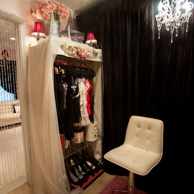 Dressing room at The French Boudoir® studio 