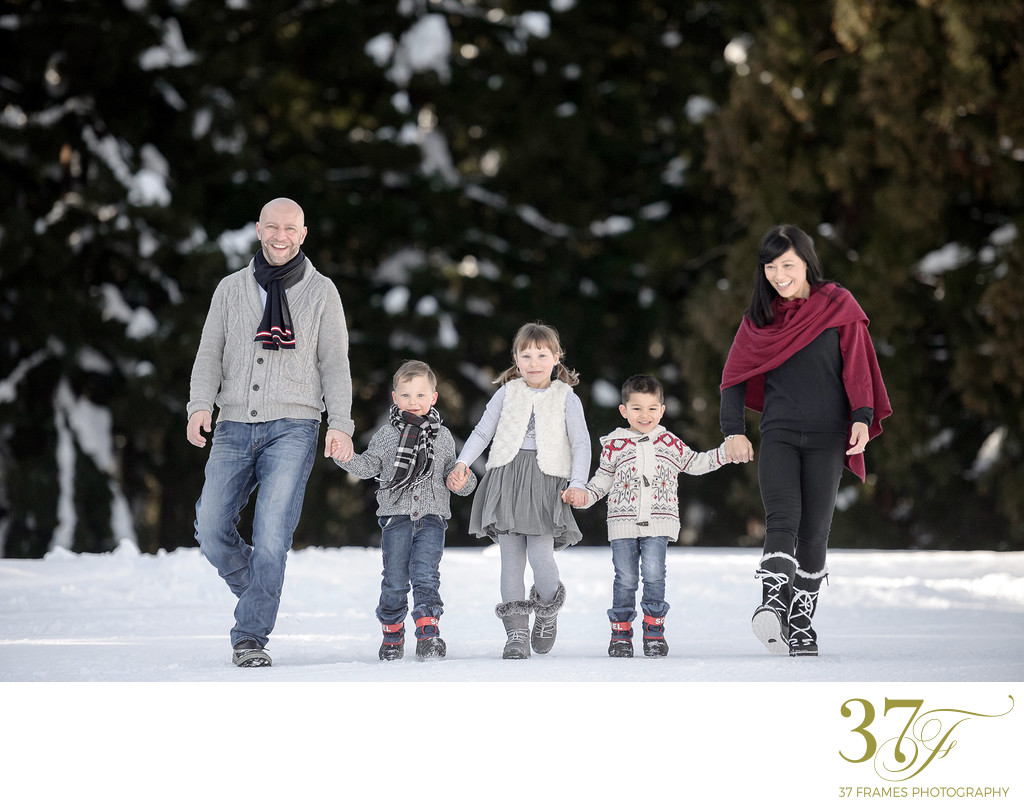 Family Portrait Photographer | Japan Winter Snow
