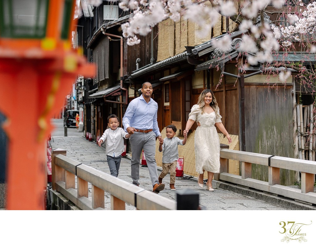 Cherry Blossom Delight: Kyoto Family Portrait Locations