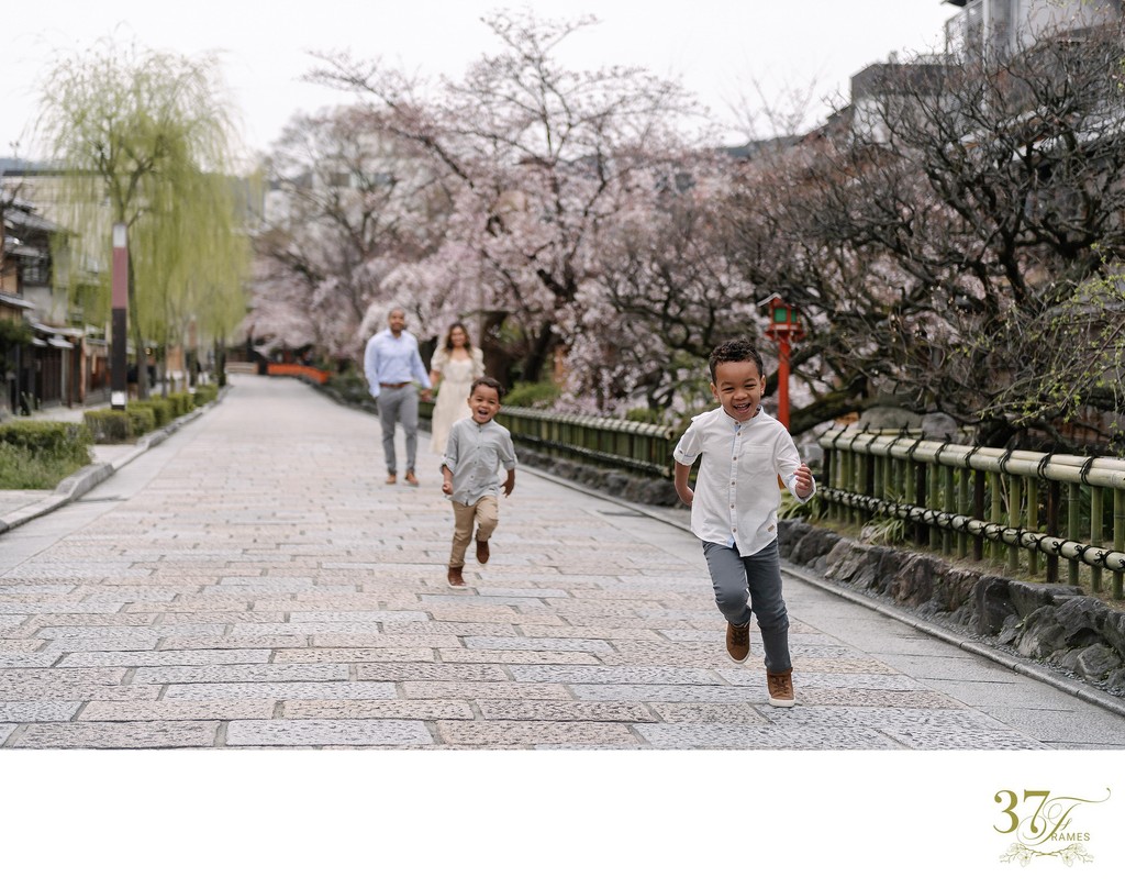 Kyoto Blooms: Picture-Perfect Family Portraits