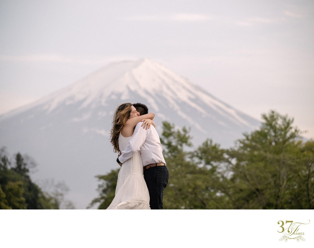 Captured by Beauty: The Mt Fuji Proposal of a Lifetime