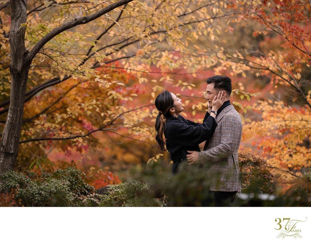 Fall in Love with Tokyo's Autumn : Engagement Photos