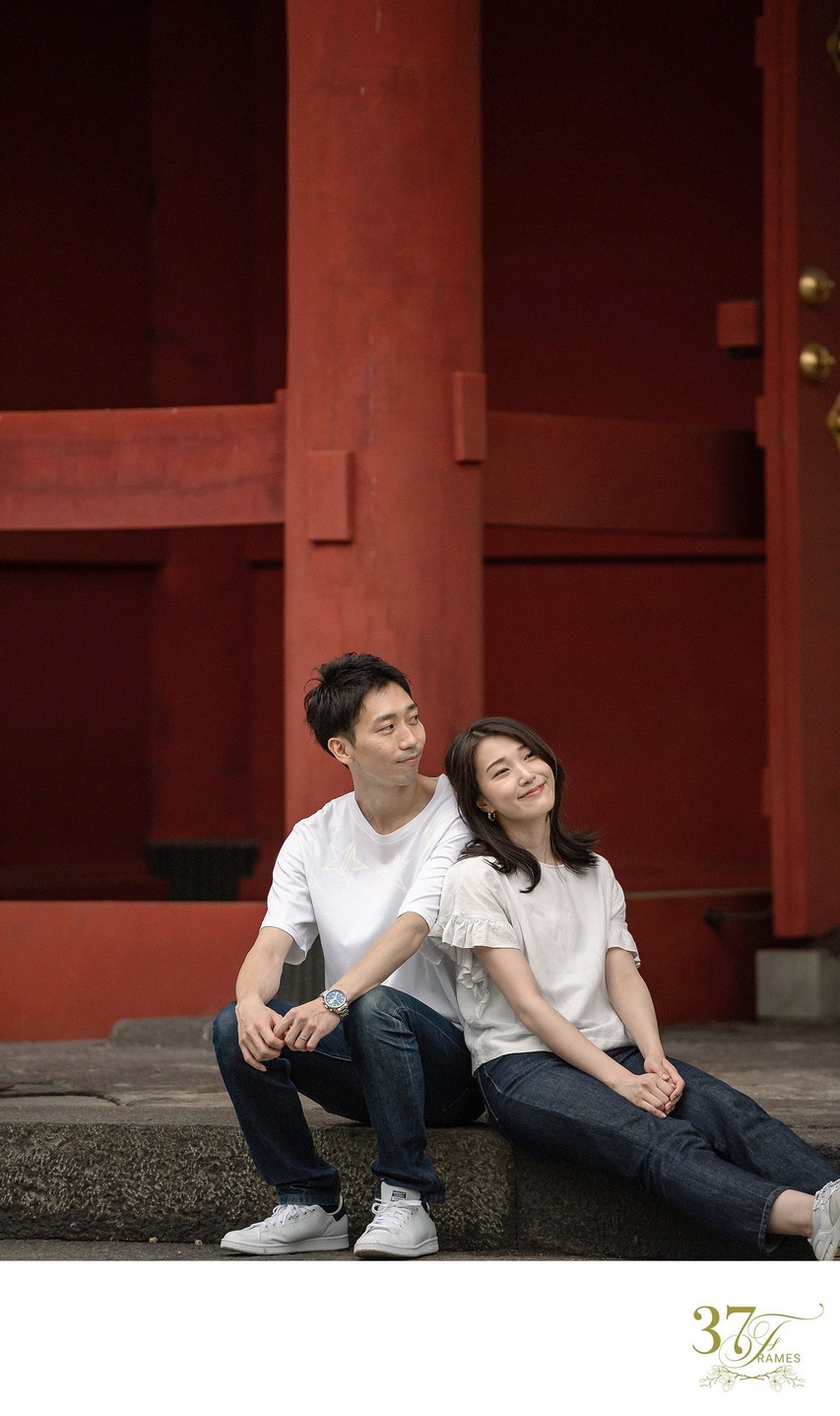 Couple Photographer Tokyo | Red Doors of Shiba Park