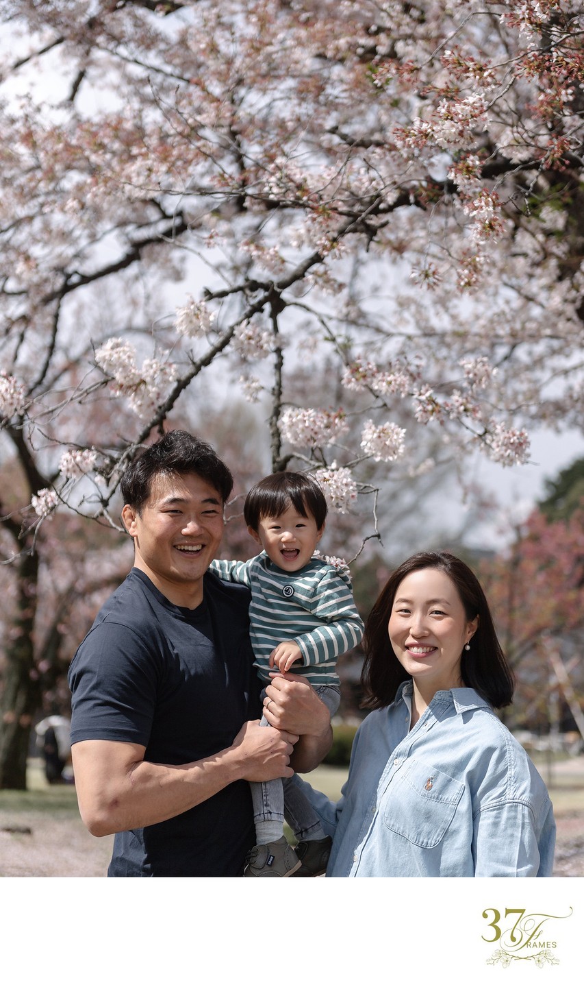Shinjuku's Floral Delight: Family Portraits in Spring