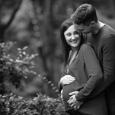 Black and White Maternity Photos in Tokyo