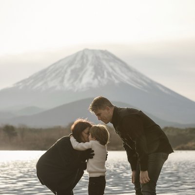 Who doesn't want a Mt Fuji Family Photo like this?