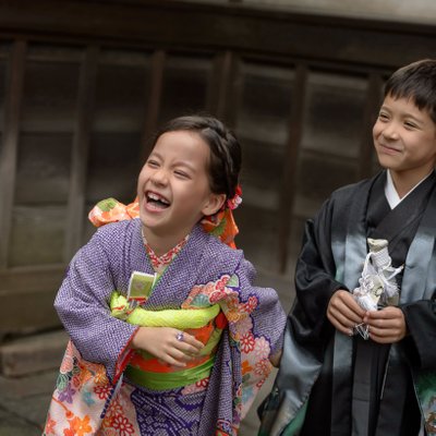 Fun, Natural Shichi-Go-San Photos | Twins Celebrate