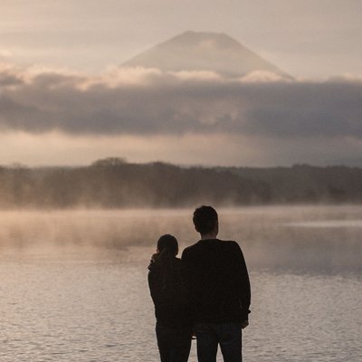 Couple Photographer Tokyo | Mt Fuji Engagement Photos