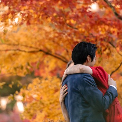 Capturing Love in Tokyo's Fall Engagement Photos
