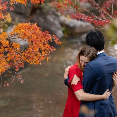 Tokyo's Autumn Backdrops for Engagement Photography