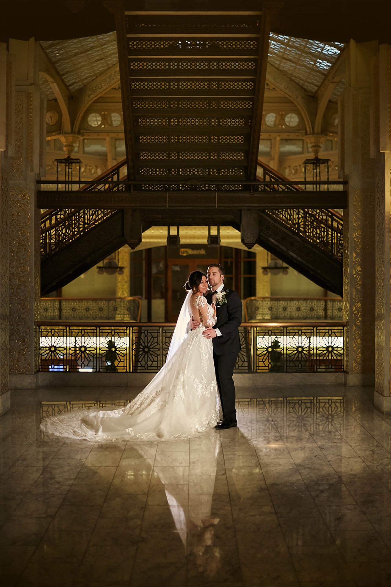 Rookery building wedding photography - CHICAGO WEDDING PHOTOGRAPHER ...