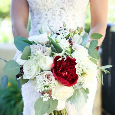 white and red bridal bouquet