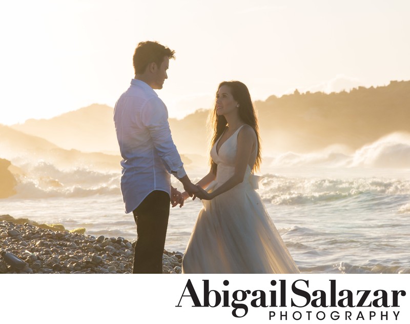 Beach destination weeding: Charming couple holding hands