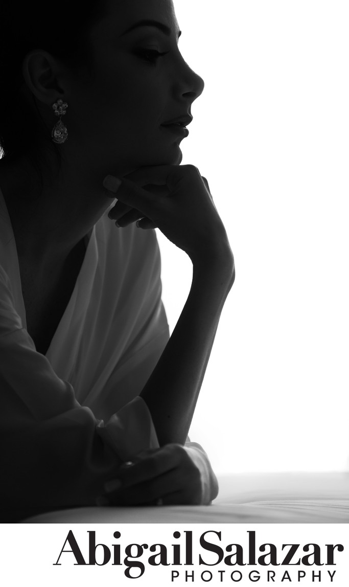 Elegant bride: Close up photo