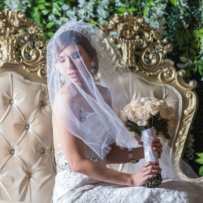 Bridal Portrait with bouquet & veil inspiration