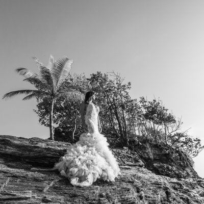 Beach destination wedding & glamorous bride