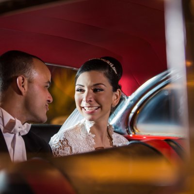 Colorful wedding photography: Inside the wedding car