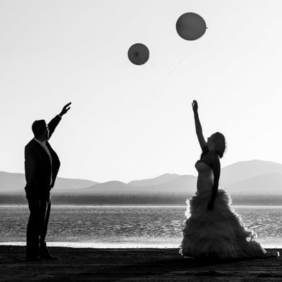 Joyful wedding photographs: Wedding balloons