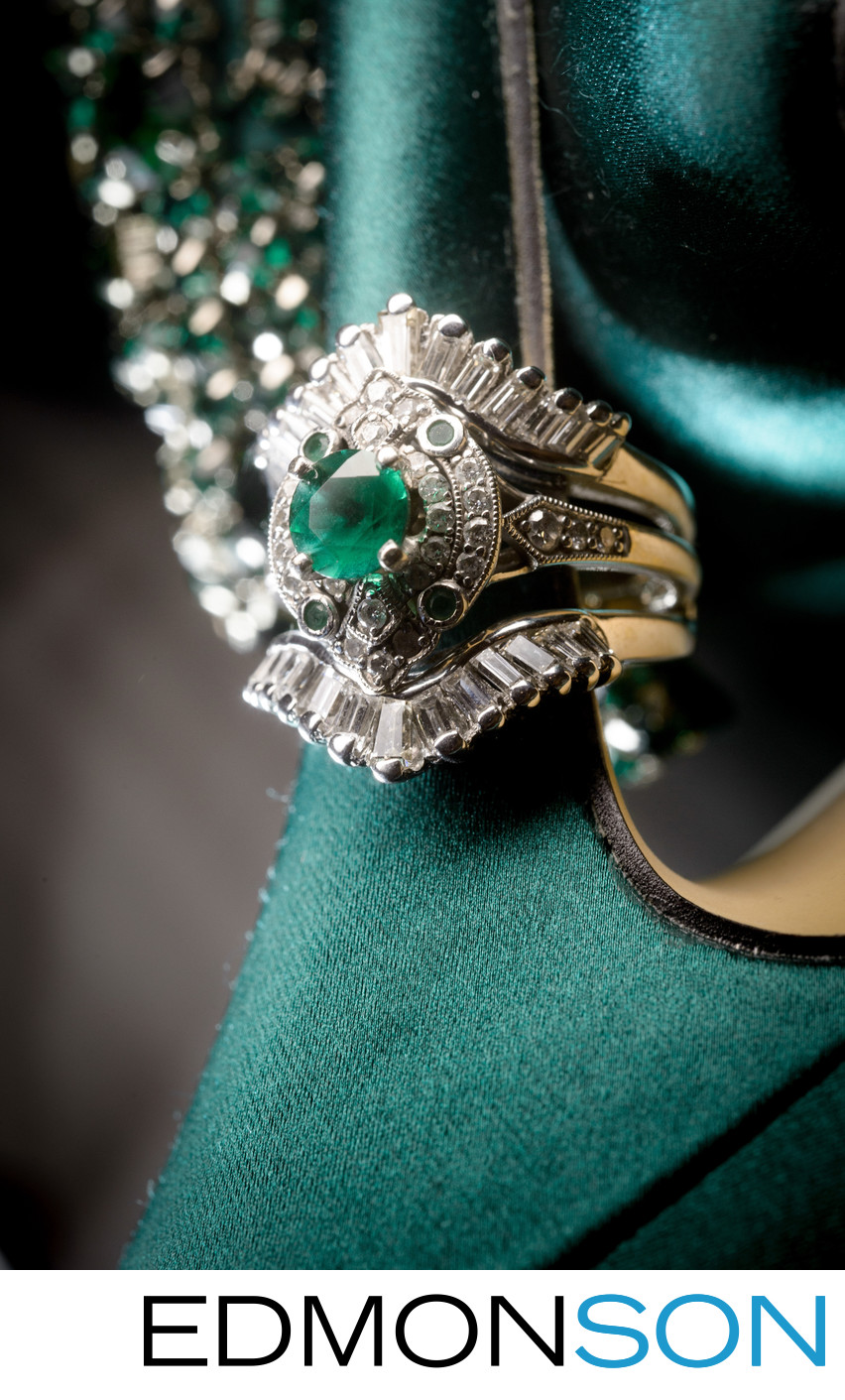 Beautiful Green Emerald Wedding Ring Detail