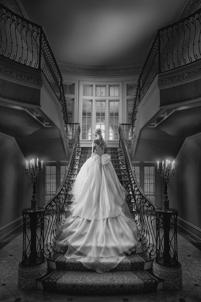 Traditional Bridal Portrait On Grand Staircase Wins