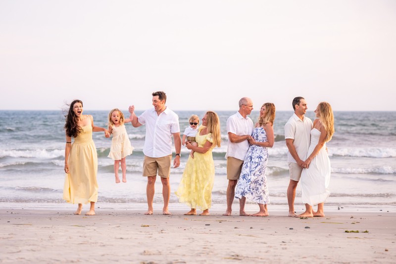 Extended family beach photography session