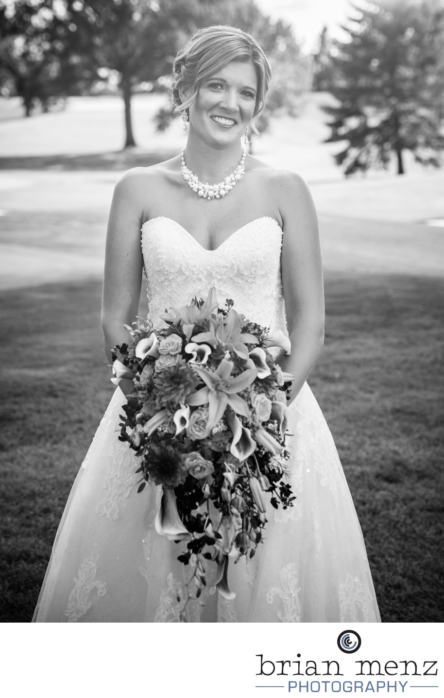 bride-wedding-day-dress-flowers-gull-lake-country-club