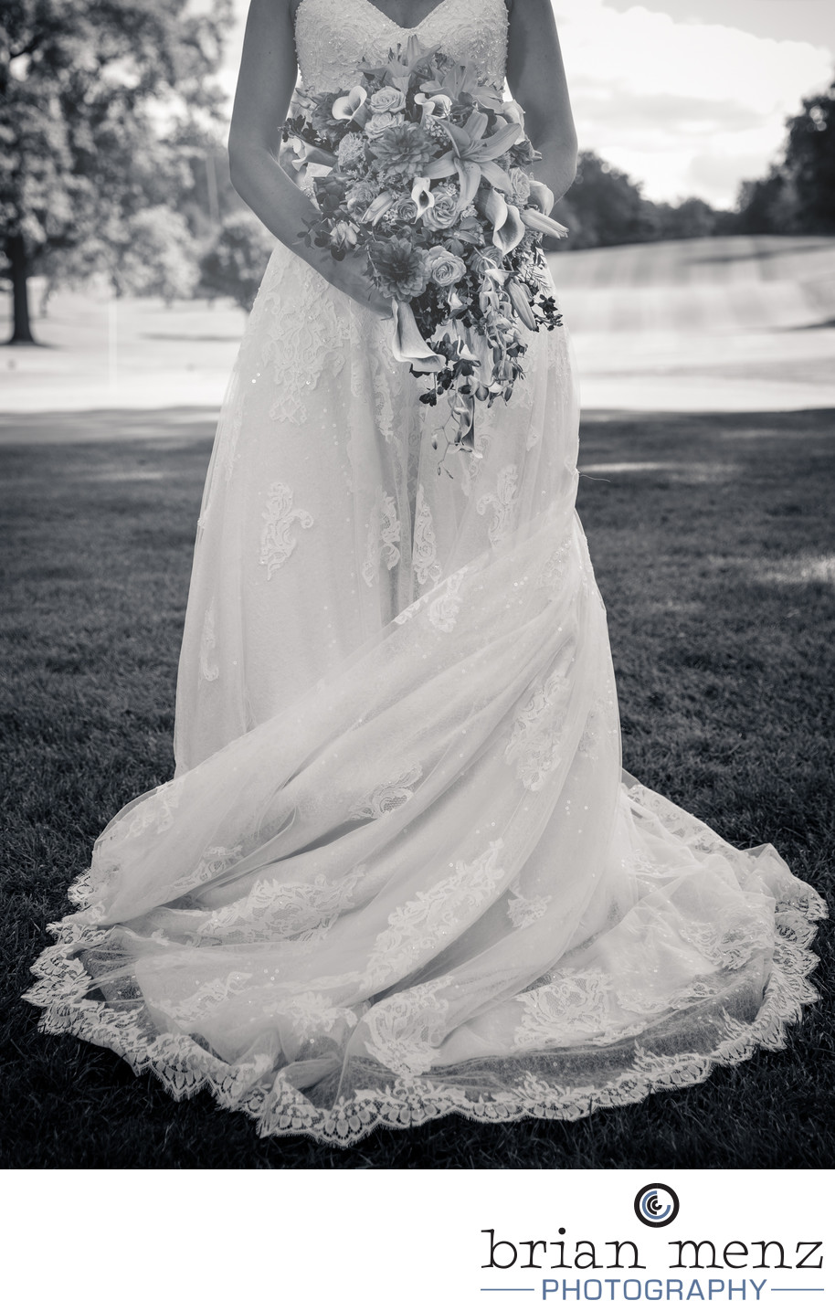bride-wedding-day-dress-flowers