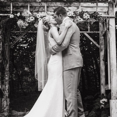 Mill-Creek-Barn-Wedding-Photography-first-kiss