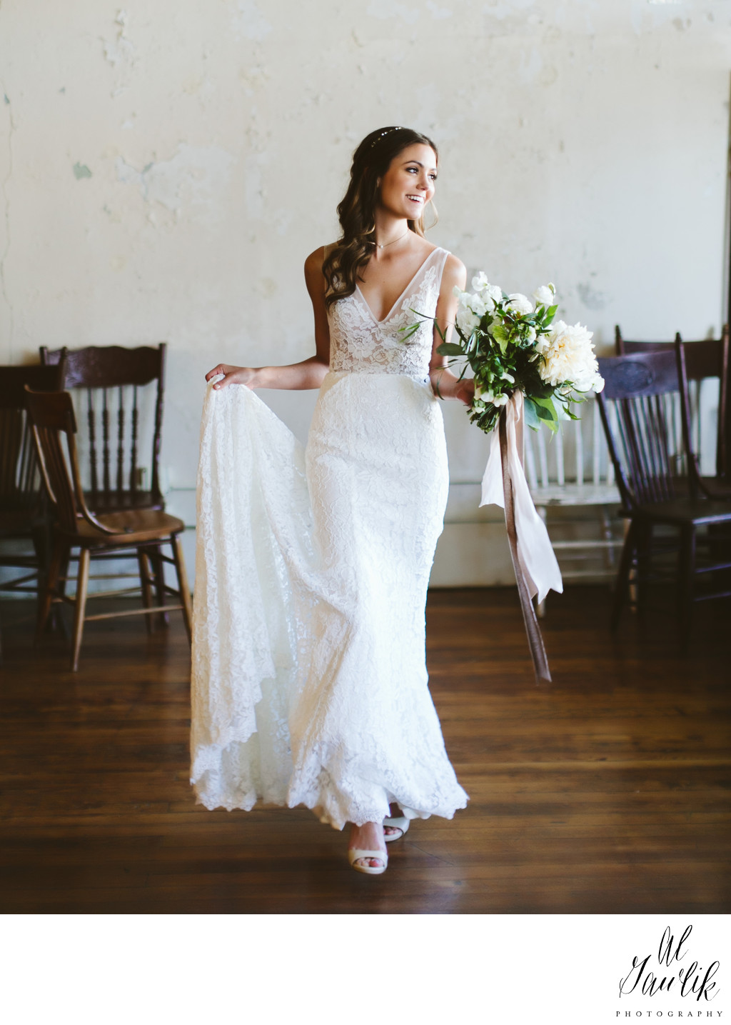 Bride with a bouquet in Texas 