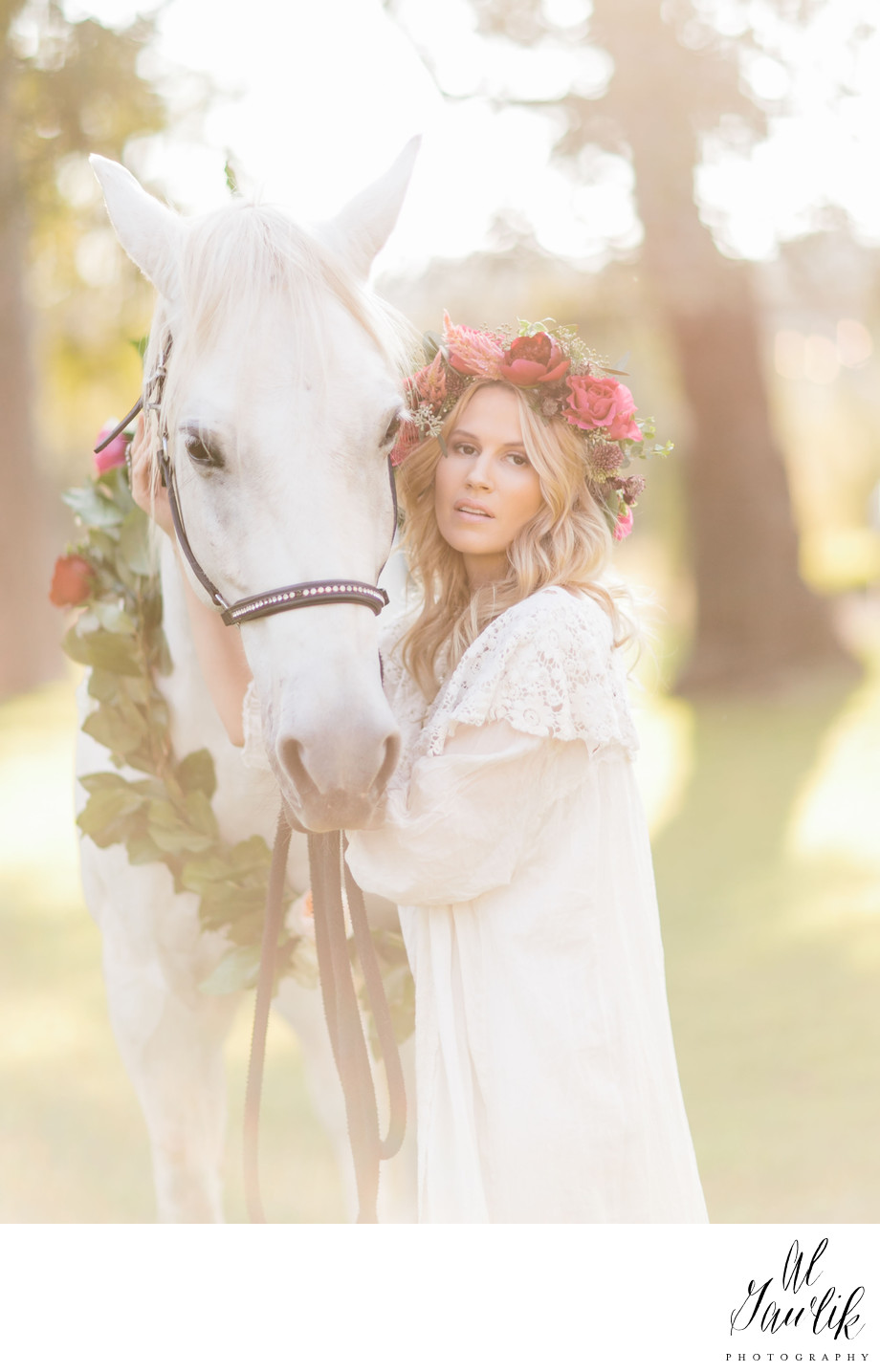 Texas wedding Horse, Bride and flowers