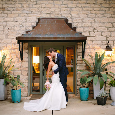 Texas Wedding Kiss the Bride
