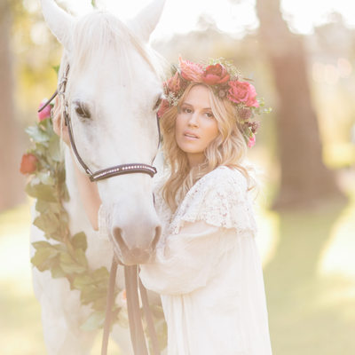 Texas wedding Horse, Bride and flowers