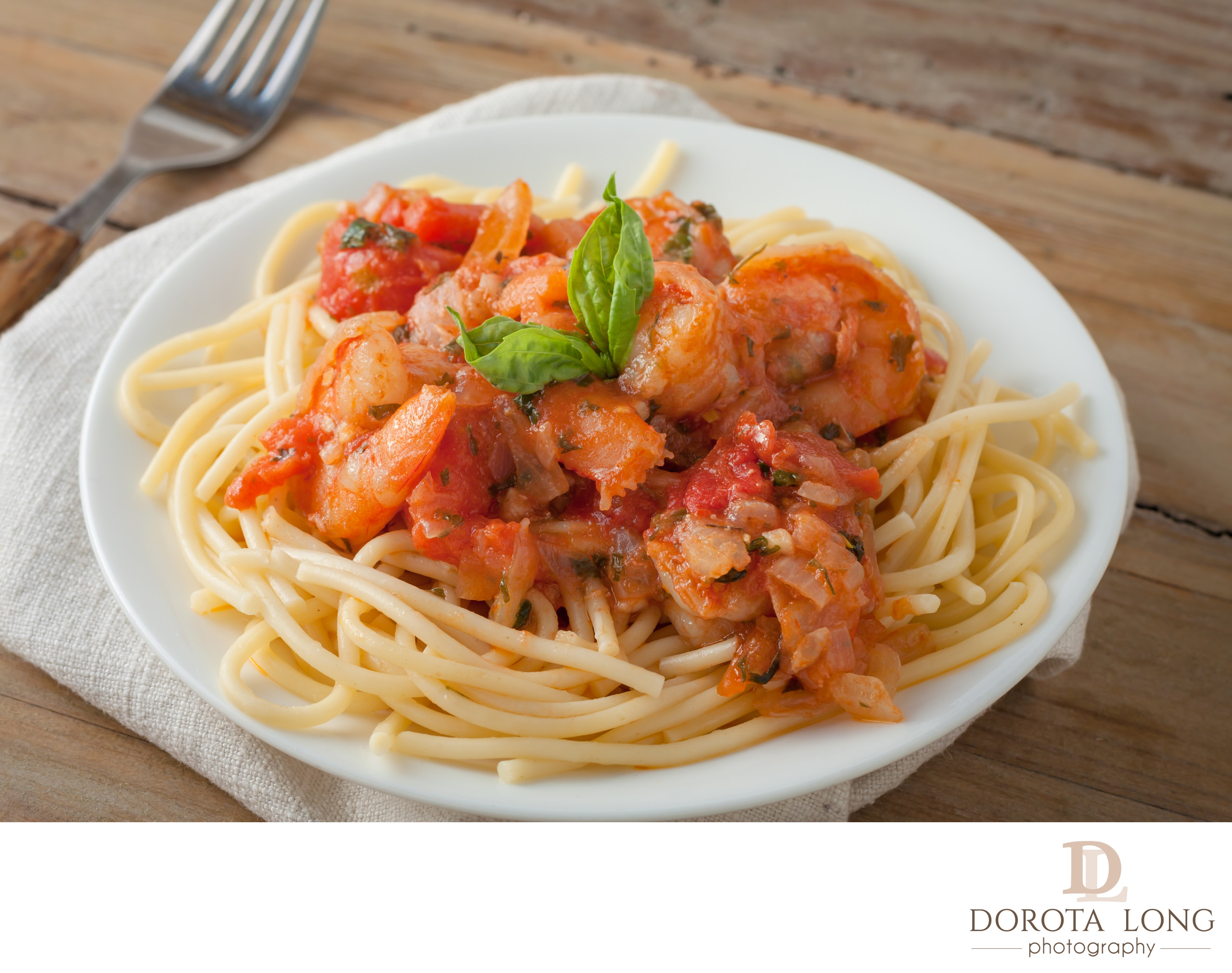 shrimp in wine tomato sauce over spaghetti pasta