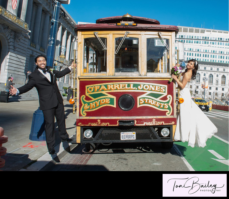 sf wedding cable car photo fun
