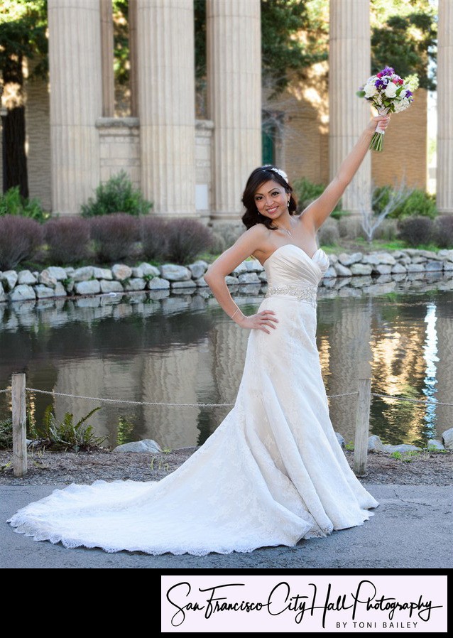 Blog posting wedding photo of the Palace of Fine Arts in San Francisco